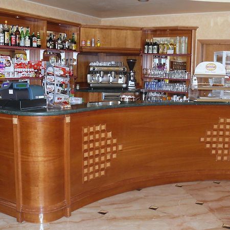 Albergo Casa Del Pellegrino Monte SantʼAngelo Εξωτερικό φωτογραφία