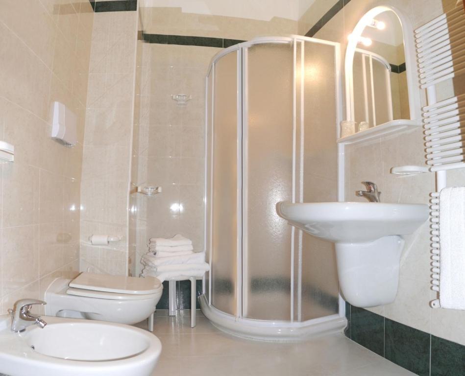 Albergo Casa Del Pellegrino Monte SantʼAngelo Δωμάτιο φωτογραφία