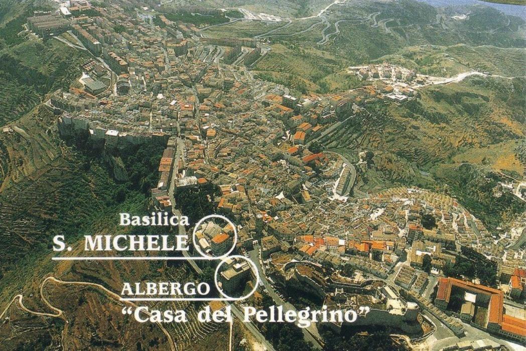 Albergo Casa Del Pellegrino Monte SantʼAngelo Εξωτερικό φωτογραφία