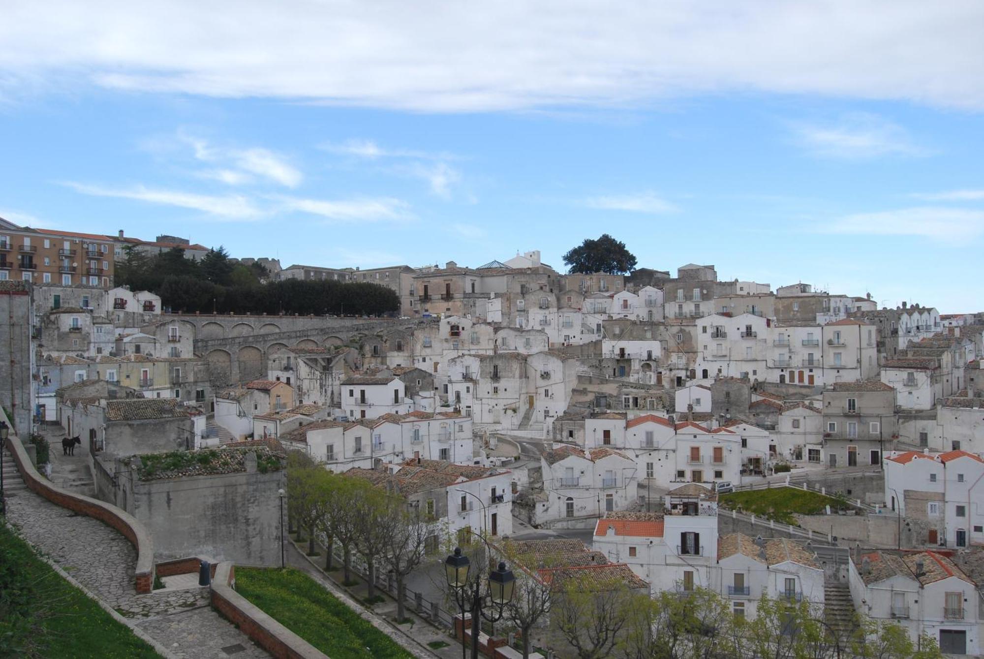 Albergo Casa Del Pellegrino Monte SantʼAngelo Εξωτερικό φωτογραφία